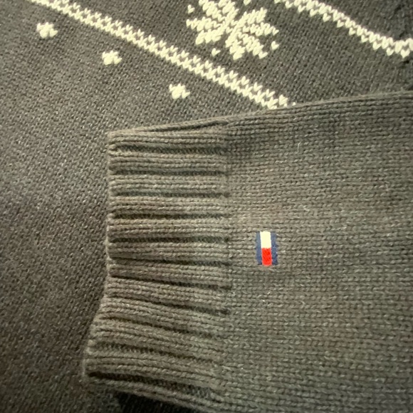 Tommy Hilfiger Men’s Quarter Zip Snowflake Christmas Sweater. Charcoal Grey. M/L - Picture 4 of 10
